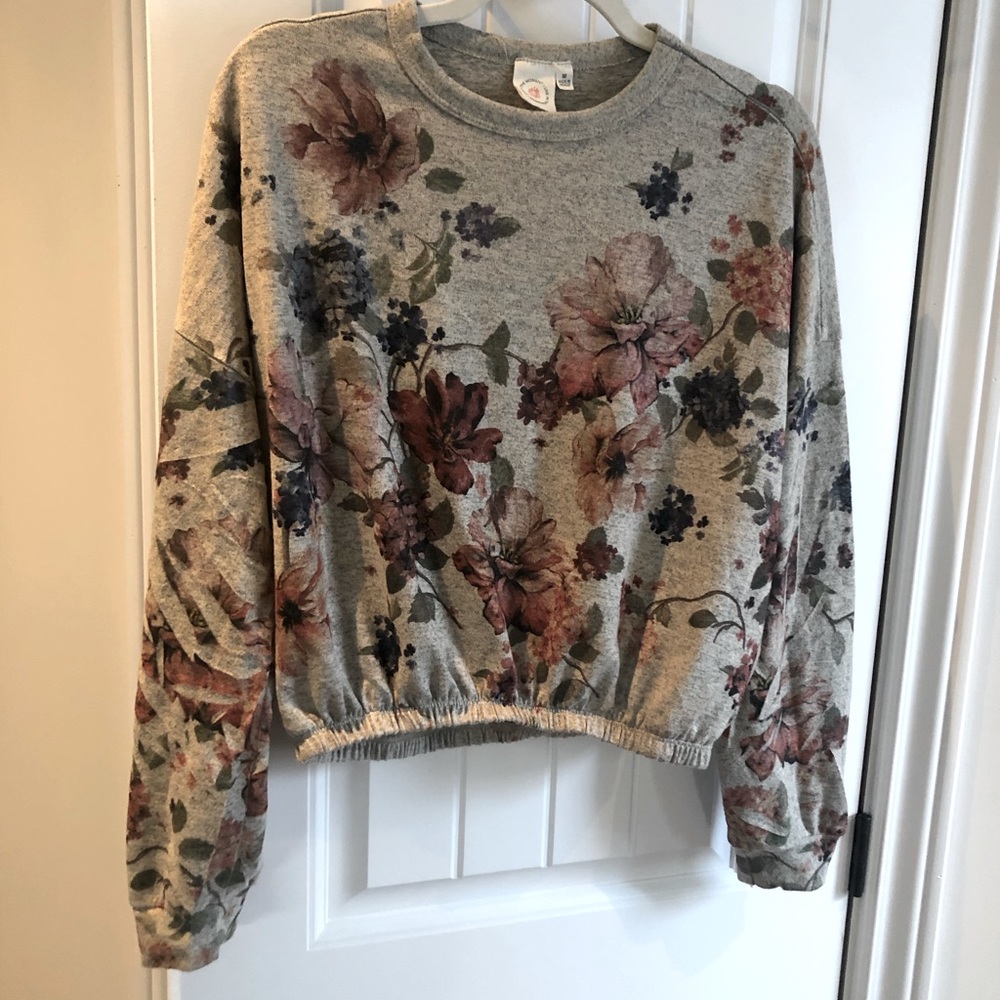 Floral crop sweater, grey
